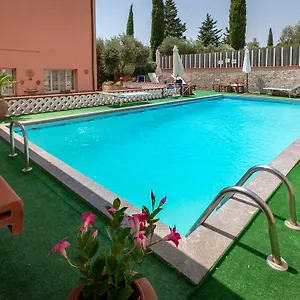 https://casale-gli-ulivi.it-tuscanyhotel.com